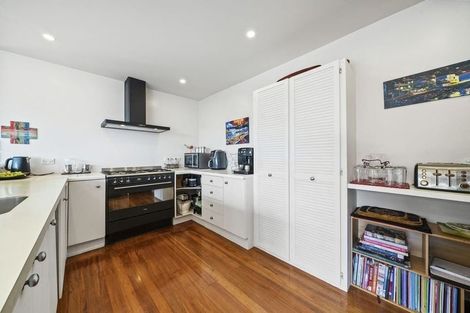 Photo of property in 28 Kowhai Street, Eastbourne, Lower Hutt, 5013