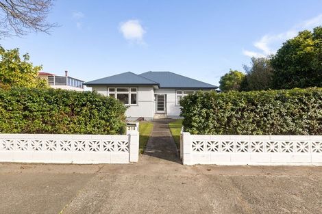 Photo of property in 218 Vogel Street, Roslyn, Palmerston North, 4414