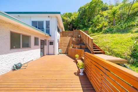 Photo of property in 11 Bogle Grove, Stokes Valley, Lower Hutt, 5019