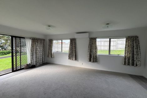 Photo of property in 1 Cleve Road, Green Bay, Auckland, 0604