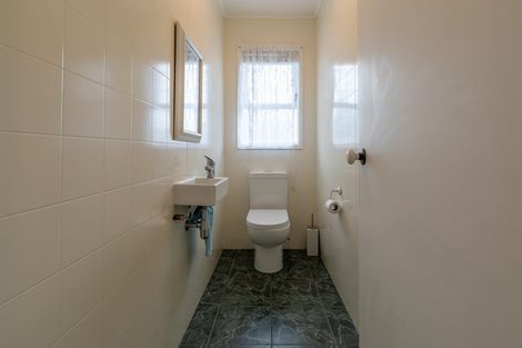 Photo of property in 35 Castleford Street, Green Bay, Auckland, 0604