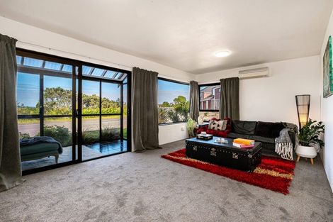 Photo of property in 11 Tamahine Street, Maupuia, Wellington, 6022