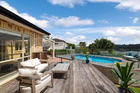 Photo of property in 15 Rangi Avenue, Schnapper Rock, Auckland, 0632