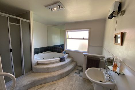 Photo of property in 18 Howard Street, Macandrew Bay, Dunedin, 9014