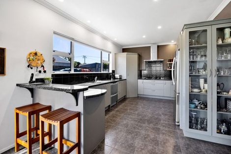 Photo of property in 48 Kawei Road, Ohawe, Hawera, 4671