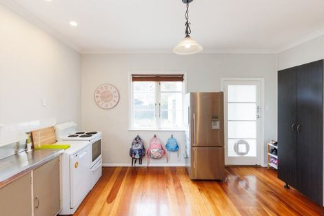 Photo of property in 68 Pahiatua Street, Hokowhitu, Palmerston North, 4410