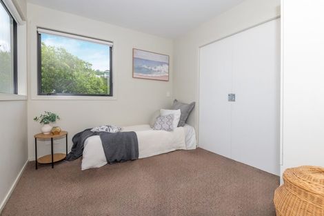 Photo of property in 14 Cromwell Point, Newlands, Wellington, 6037