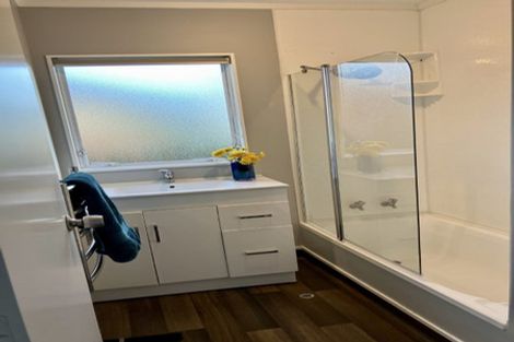 Photo of property in 2/20 Denver Avenue, Sunnyvale, Auckland, 0612