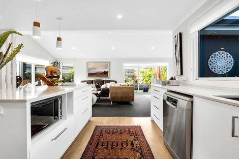 Photo of property in 4 Mida Close, Papamoa Beach, Papamoa, 3118