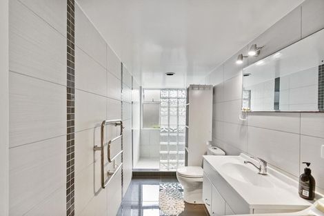 Photo of property in 12 Gledstane Road, Stanmore Bay, Whangaparaoa, 0932