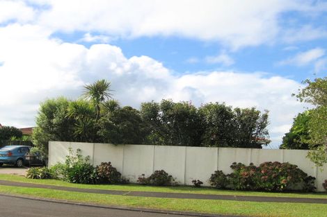 Photo of property in 2/11 Pounamu Place, Shelly Park, Auckland, 2014