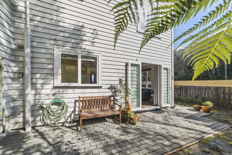 Photo of property in 25 Omar Street, Khandallah, Wellington, 6035