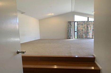 Photo of property in 20 Gillard Place, Eastern Beach, Auckland, 2012