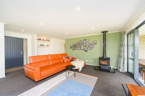 Photo of property in 27 Macdonald Heights, Feilding, 4702