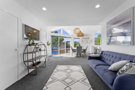 Photo of property in 9 The Anchorage, Sunnyhills, Auckland, 2010