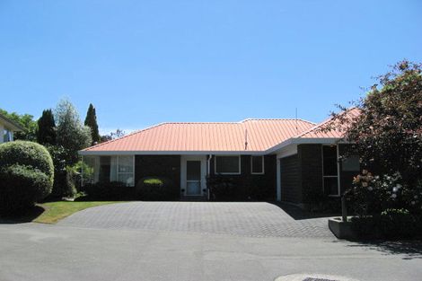 Photo of property in 23 Kingham Place, Avonhead, Christchurch, 8042