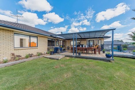 Photo of property in 12 Reybert Place, Massey, Auckland, 0614