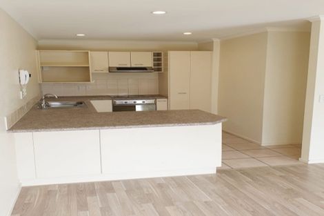 Photo of property in 1/86 Fernhill Way, Oteha, Auckland, 0632