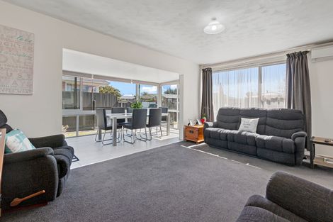 Photo of property in 9 Camelia Place, Islington, Christchurch, 8042