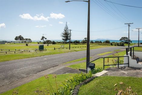 Photo of property in 33 Brighton Road, Waihi Beach, 3611