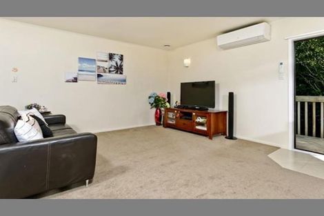 Photo of property in 33 Sequoia Place, Sunnynook, Auckland, 0620