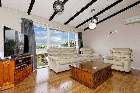 Photo of property in 218 Glengarry Road, Glen Eden, Auckland, 0602