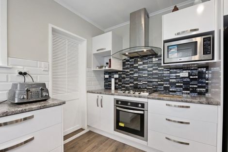 Photo of property in 52 Heretaunga Square, Silverstream, Upper Hutt, 5019