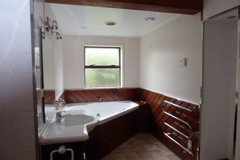 Photo of property in 48 Blue Mountains Road, Pinehaven, Upper Hutt, 5019