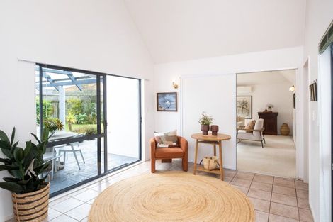 Photo of property in 5 Kensington Drive, Taradale, Napier, 4112