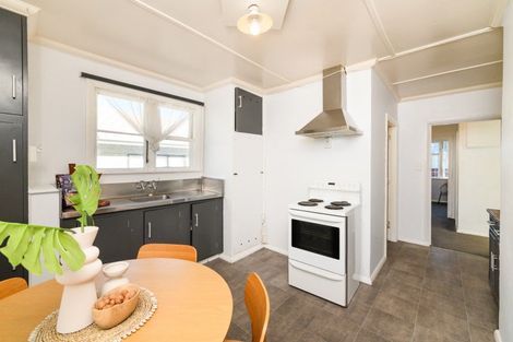 Photo of property in 660 Featherston Street, Roslyn, Palmerston North, 4414