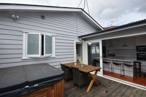 Photo of property in 10 Myrtle Street, Morningside, Auckland, 1022