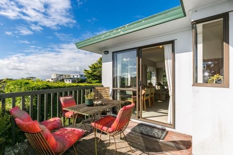 Photo of property in 6 Ashton Fitchett Drive, Brooklyn, Wellington, 6021