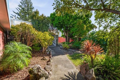 Photo of property in 25 Lowtherhurst Road, Massey, Auckland, 0614