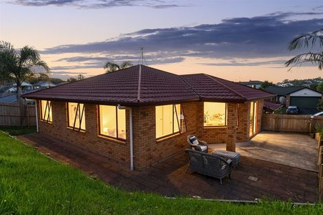 Photo of property in 5 Marbella Crescent, Oteha, Auckland, 0632