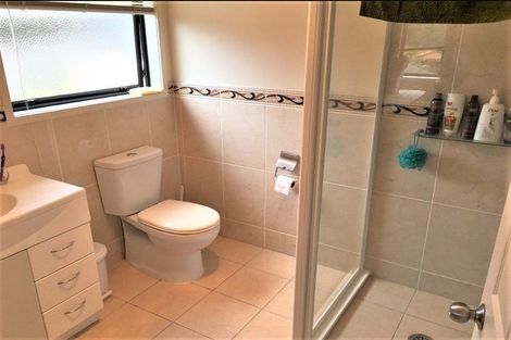 Photo of property in 100 George Deane Place, Greenhithe, Auckland, 0632