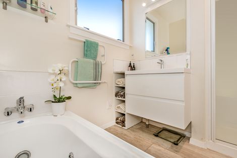 Photo of property in 9 Camelia Place, Islington, Christchurch, 8042