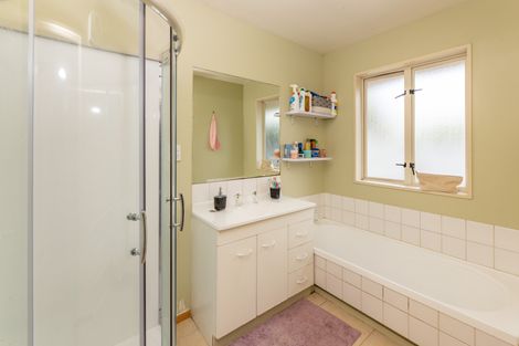 Photo of property in 142c Wainoni Road, Avondale, Christchurch, 8061