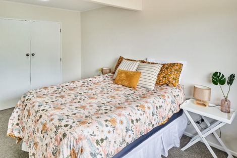 Photo of property in 30 Colchester Crescent, Newlands, Wellington, 6037