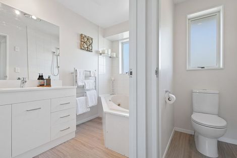 Photo of property in 18 Mcdougal Place, Kaiapoi, 7630