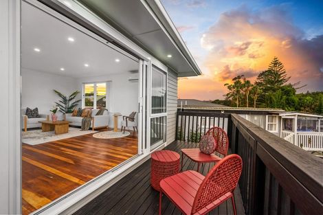 Photo of property in 2 Lowtherhurst Road, Massey, Auckland, 0614
