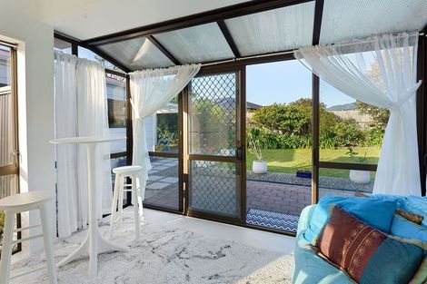 Photo of property in 23 Reeves Street, Waikanae Beach, Waikanae, 5036