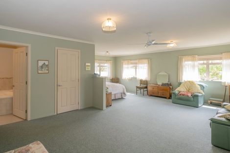 Photo of property in 2 Parkland Place, Whitianga, 3510