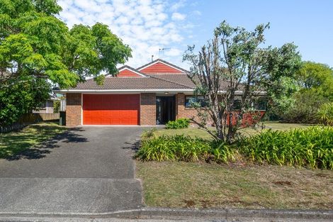 Photo of property in 35 Chilton Drive, Paraparaumu, 5032