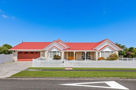 Photo of property in 2 Beech Place, Hawera, 4610