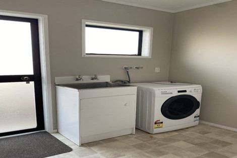 Photo of property in 2/86 Howe Street, Howick, Auckland, 2014