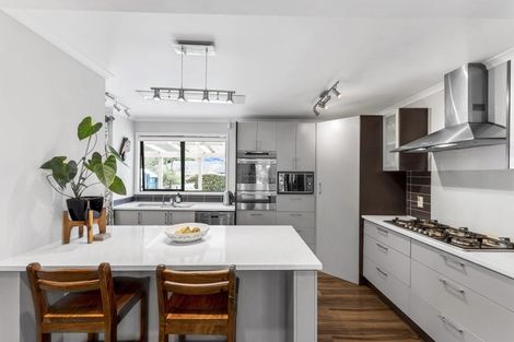 Photo of property in 18 Denver Avenue, Sunnyvale, Auckland, 0612