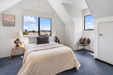 Photo of property in 2/21 Leven Lane, Totara Heights, Auckland, 2105