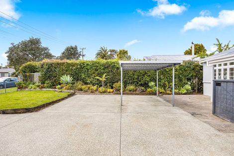 Photo of property in 115 Sunnyside Road, Sunnyvale, Auckland, 0612