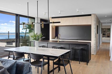 Photo of property in 32 Mount Pleasant Road, Mount Pleasant, Christchurch, 8081