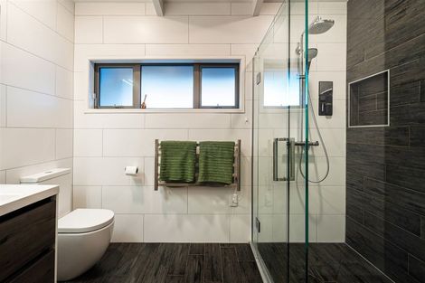 Photo of property in 1/16 Gordon Avenue, Milford, Auckland, 0620